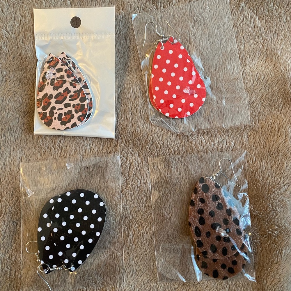 Earrings (4 pairs)